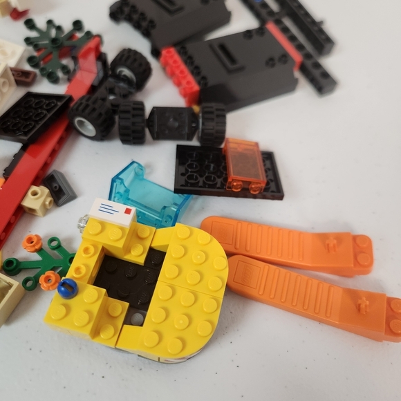 Lego Lot Of Loose Pieces Parts Blocks Minifig Minifigures Shark - Picture 7 of 10